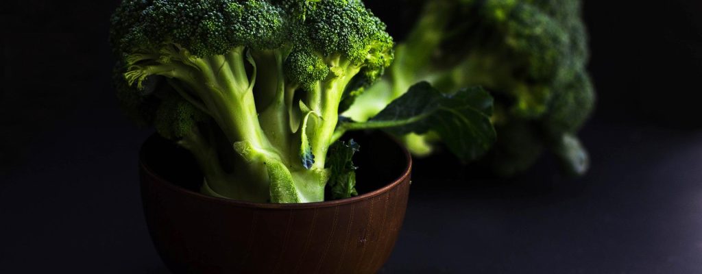 bowl-of-broccoli-gea8a93d36_1920 ברוקולי